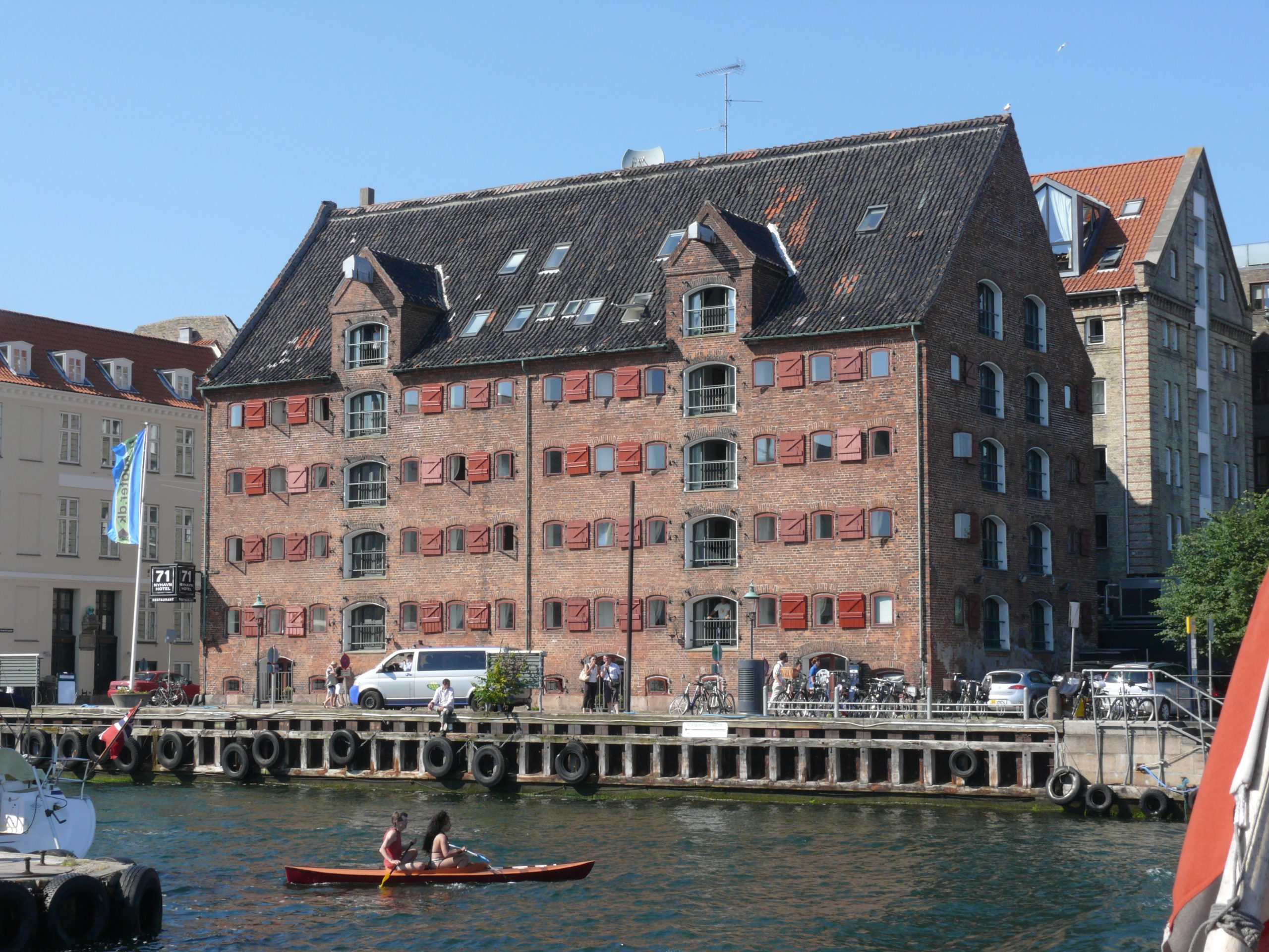 71 Nyhavn Hotels exteriör i Köpenhamn. Foto från juli 2010.
