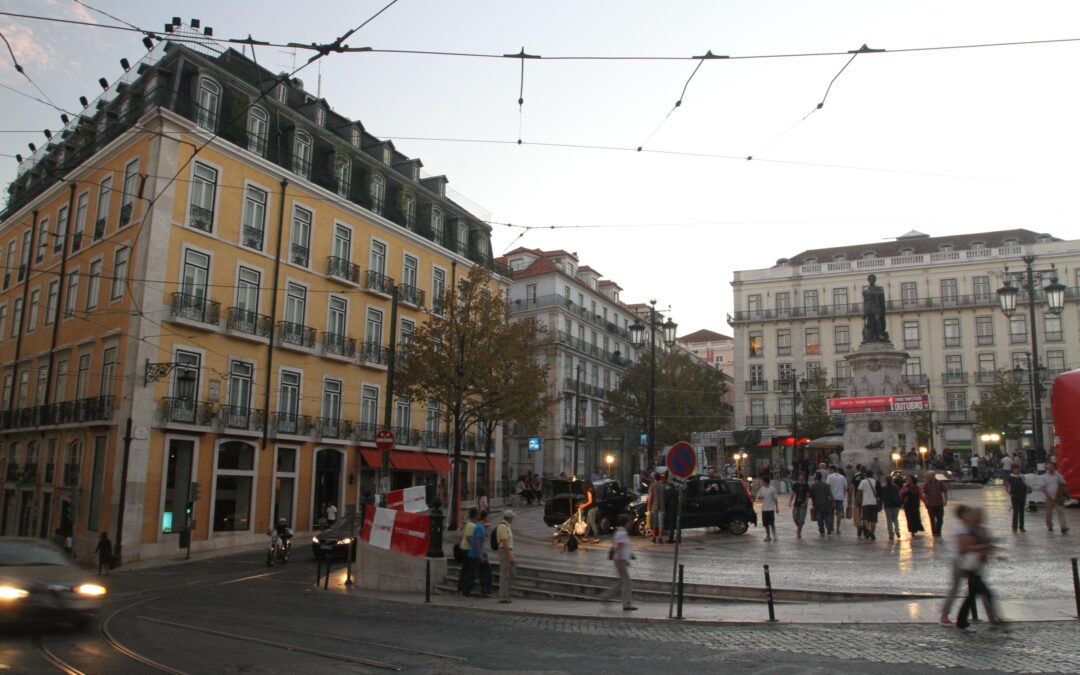 Bairro Alto Hotels exteriör vid Praça Luís de Camões. Foto från september 2011, före hotellets senare ombyggnad.