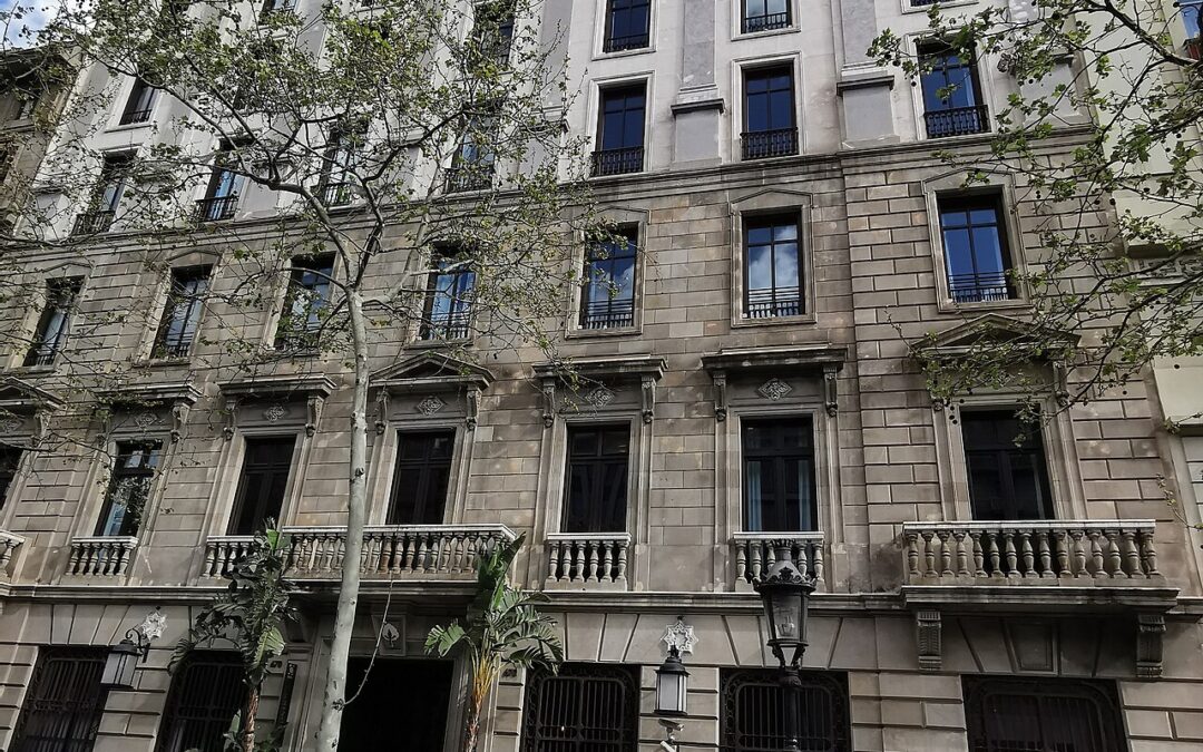 Exteriör av Cotton House Hotel vid Gran Via de les Corts Catalanes 670, Barcelona. Dokumentärt foto; fotograferingsår saknas i källmetadata.