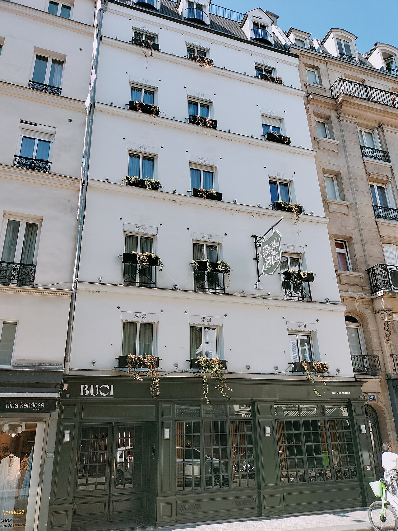 Exteriör av Hôtel de Buci vid 22 rue de Buci, Paris. Dokumentärt foto; fotograferingsår saknas i källmetadata.