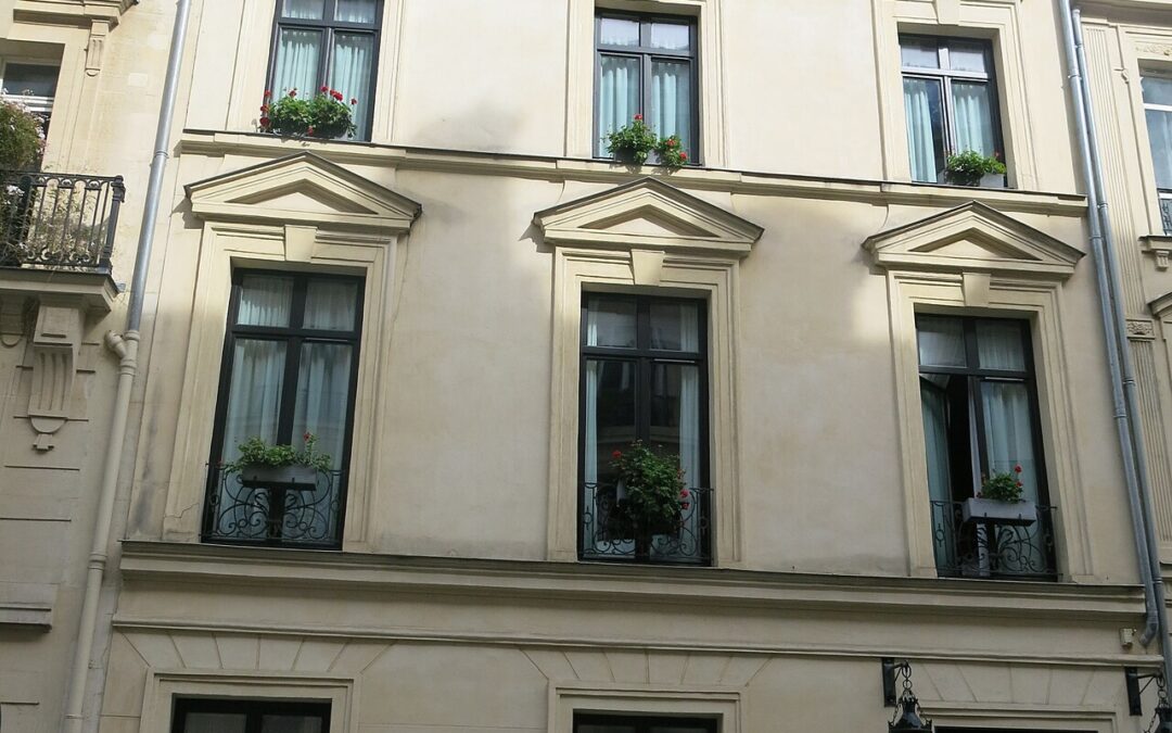 Exteriör av Maison Souquet vid 10 rue de Bruxelles, Paris. Foto från 2026.