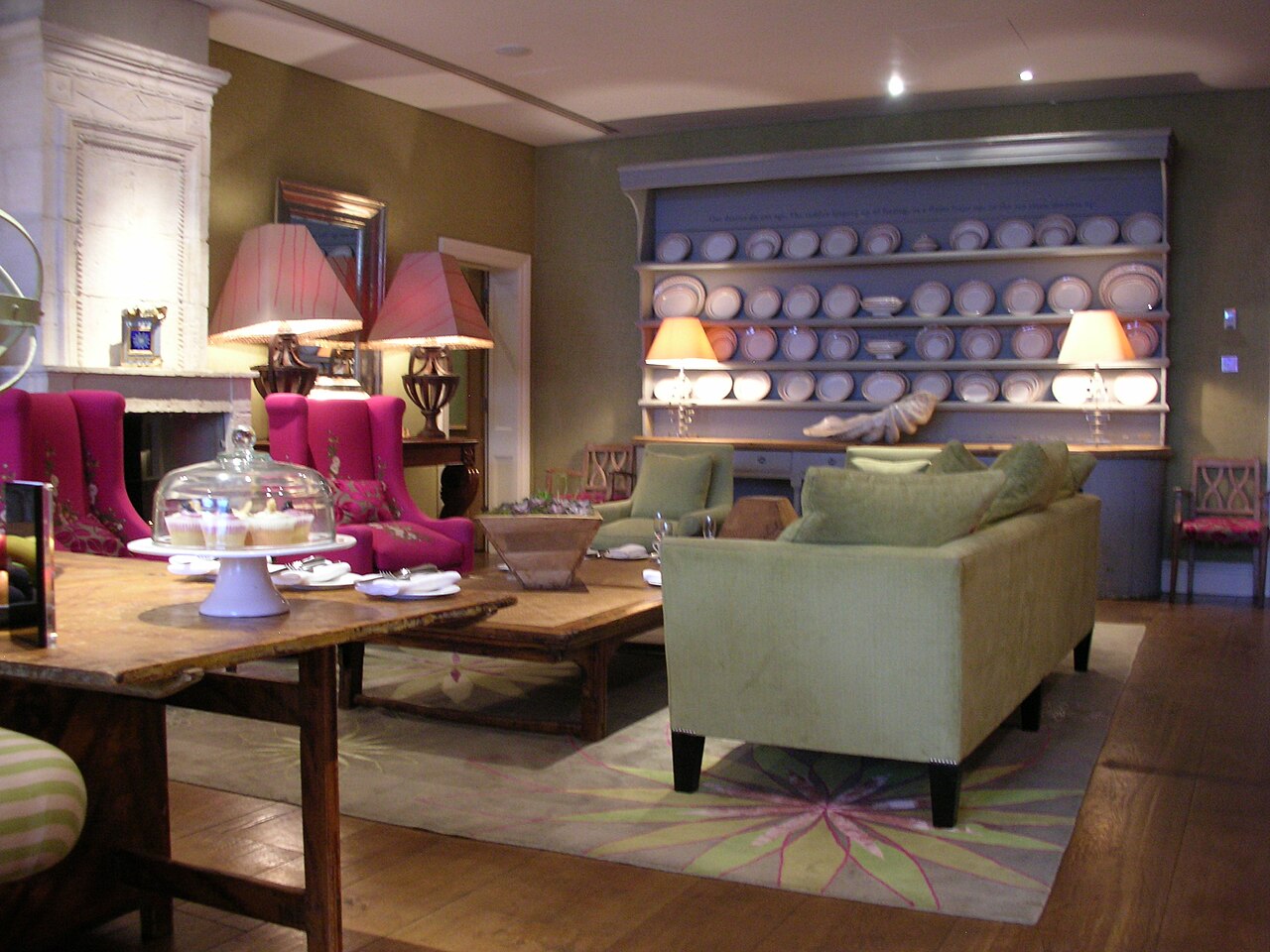 Bibliotek och gemensam sittmiljö på The Soho Hotel i London. Foto från 2009.